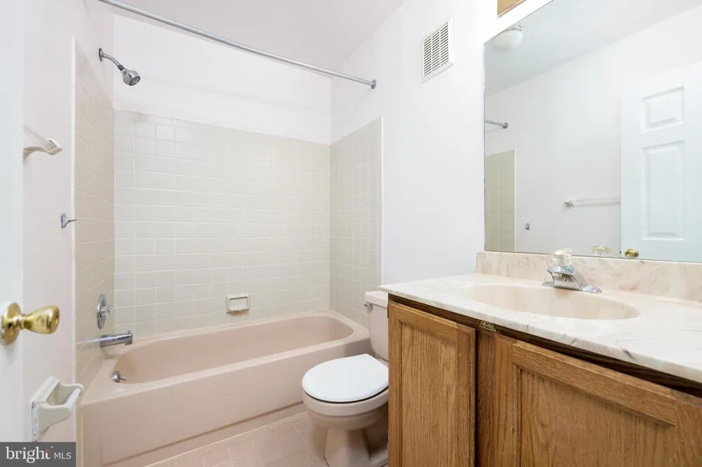 77 BUNKER HILL COURT #77 Wayne, PA 19087