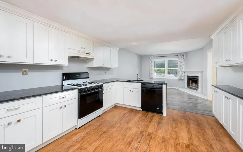 77 BUNKER HILL COURT #77 Wayne, PA 19087