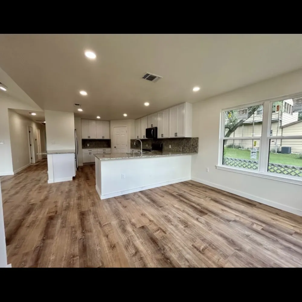 1127 Greenhill Drive Canyon Lake, TX 78133