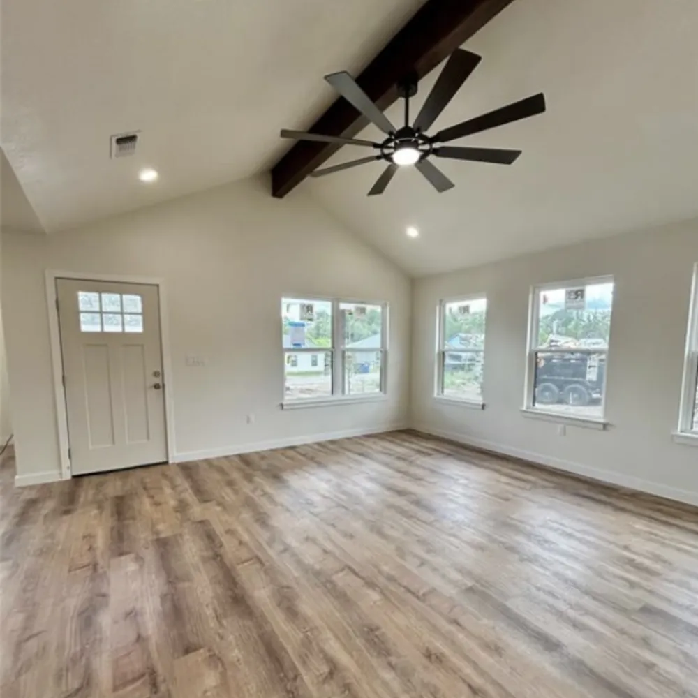 1127 Greenhill Drive Canyon Lake, TX 78133