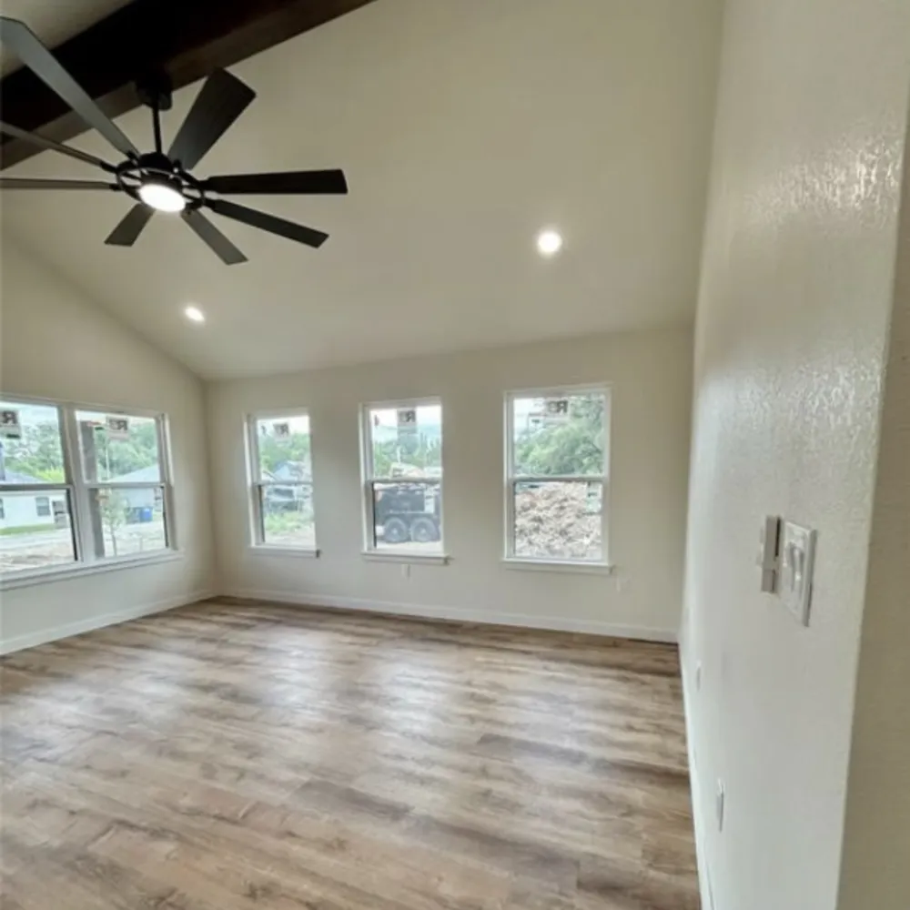 1127 Greenhill Drive Canyon Lake, TX 78133