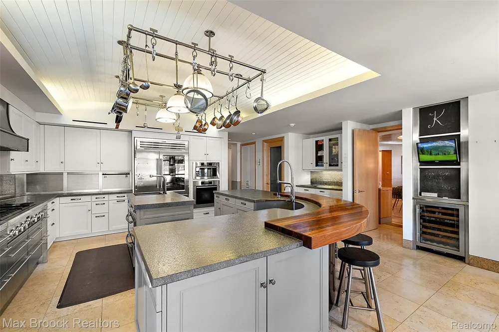 4740 Dow Ridge Road Orchard Lake Village City, MI 48324