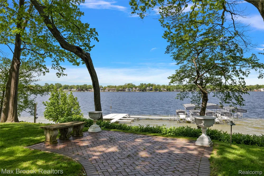 4740 Dow Ridge Road Orchard Lake Village City, MI 48324