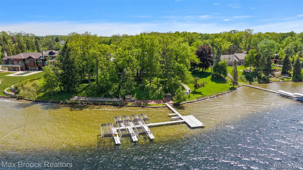 4740 Dow Ridge Road Orchard Lake Village City, MI 48324