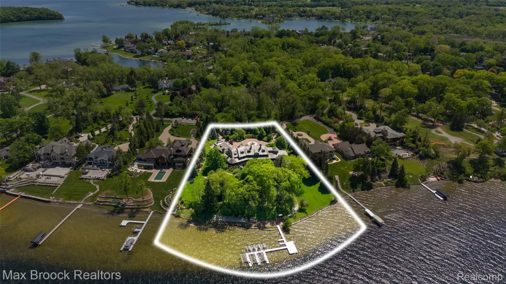 4740 Dow Ridge Road Orchard Lake Village City, MI 48324
