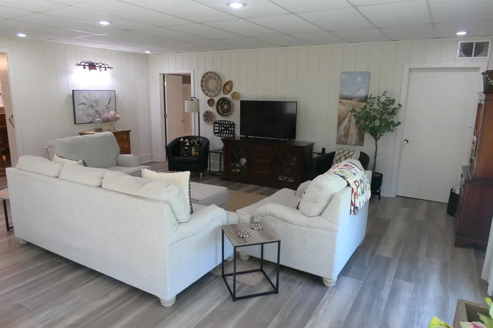 1006 Falkirk Road Alma City, MI 48801