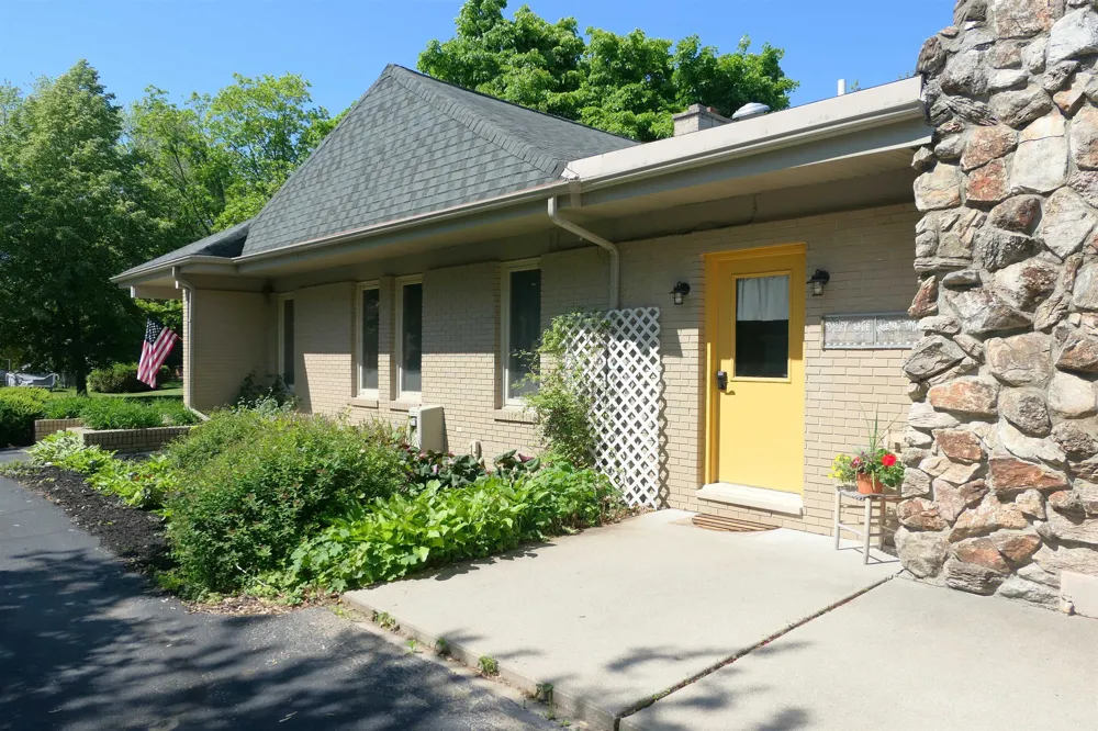 1006 Falkirk Road Alma City, MI 48801
