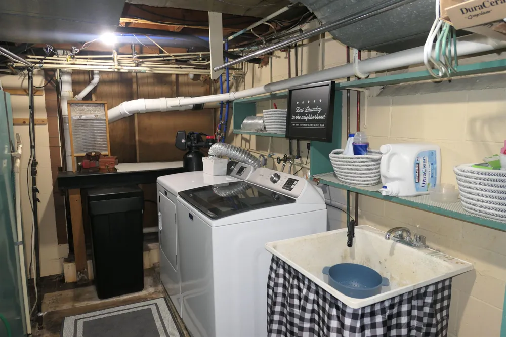 1006 Falkirk Road Alma City, MI 48801