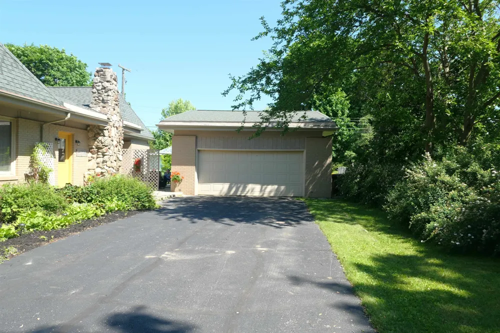 1006 Falkirk Road Alma City, MI 48801