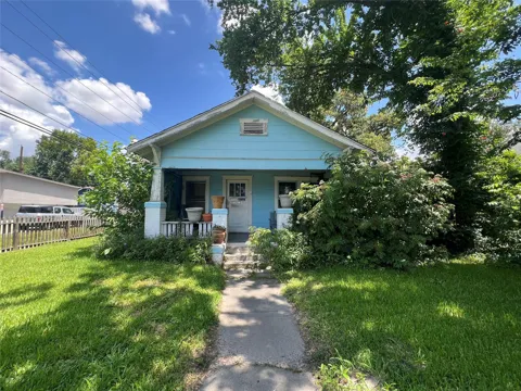 701 E 11th 1/2 Street
