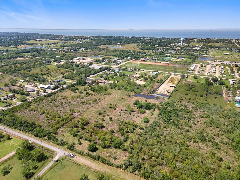 2360 Avenue L San Leon, TX 77539