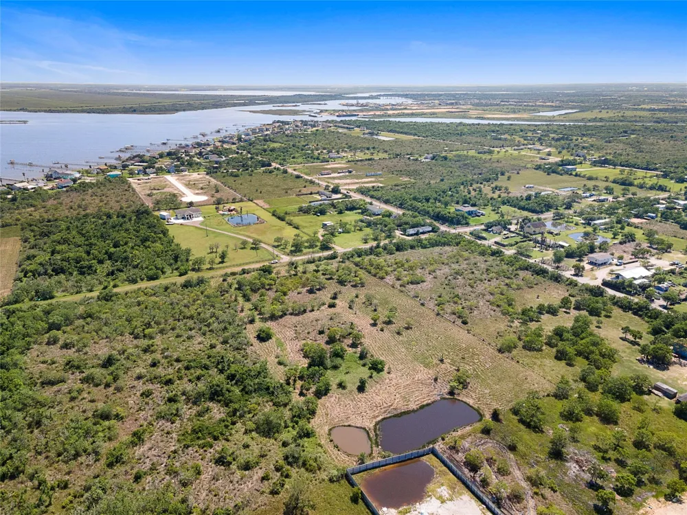 2360 Avenue L San Leon, TX 77539