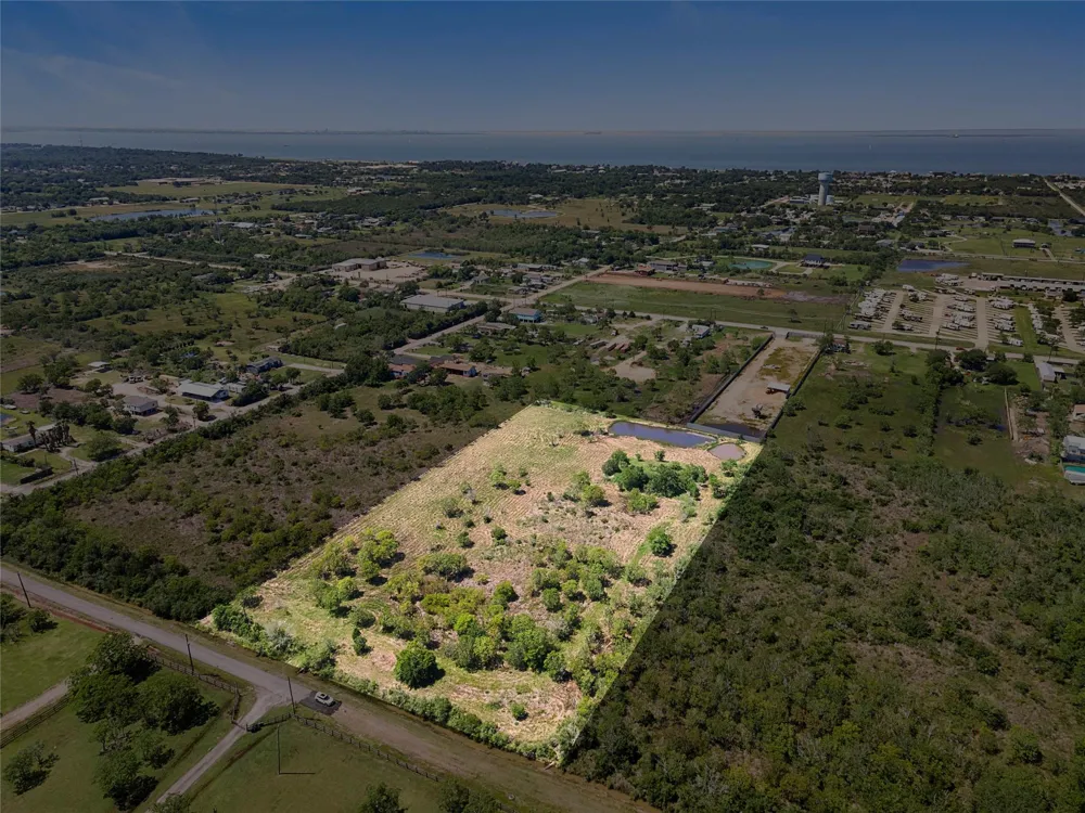 2360 Avenue L San Leon, TX 77539