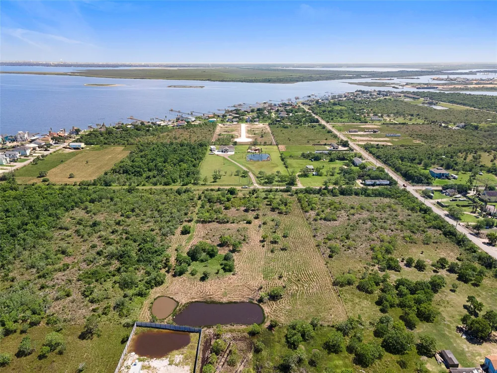 2360 Avenue L San Leon, TX 77539