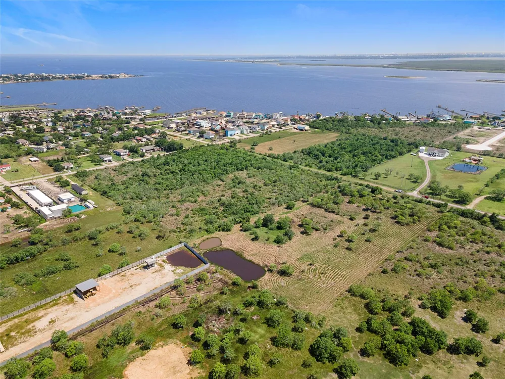 2360 Avenue L San Leon, TX 77539