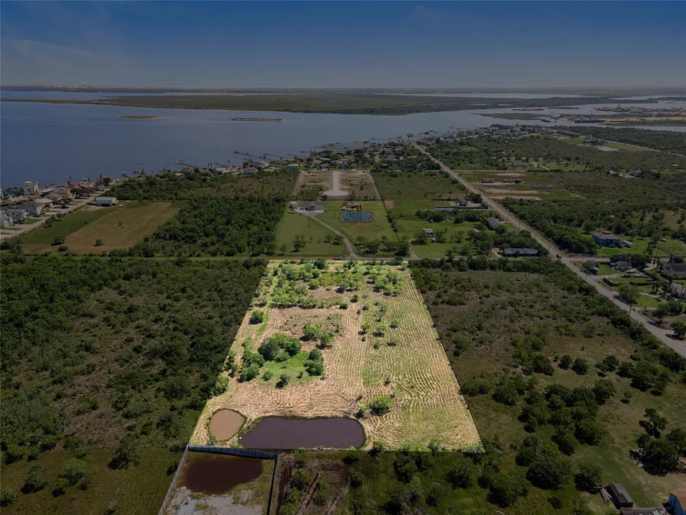 2360 Avenue L San Leon, TX 77539