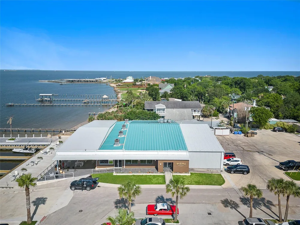 2360 Avenue L San Leon, TX 77539