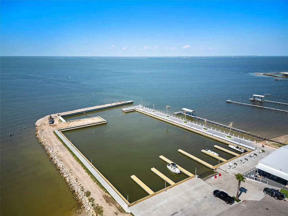 2360 Avenue L San Leon, TX 77539