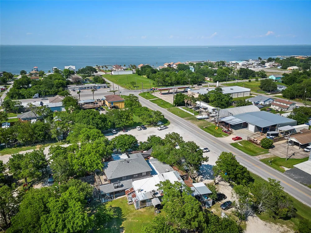 2360 Avenue L San Leon, TX 77539