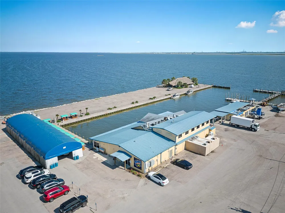 2360 Avenue L San Leon, TX 77539