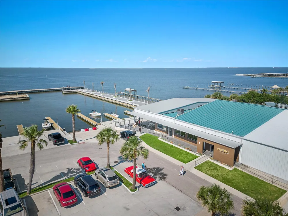 2360 Avenue L San Leon, TX 77539