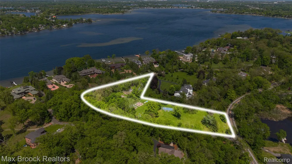 4785 Dow Ridge Road Orchard Lake Village City, MI 48324
