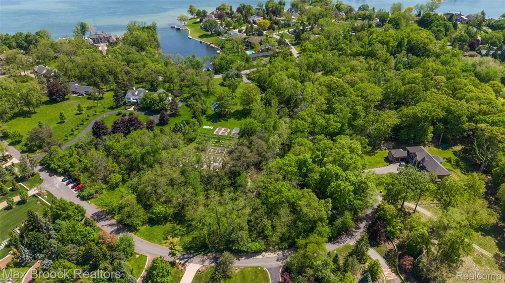 4785 Dow Ridge Road Orchard Lake Village City, MI 48324