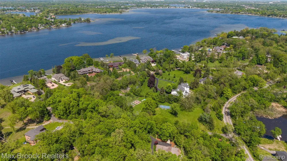 4785 Dow Ridge Road Orchard Lake Village City, MI 48324