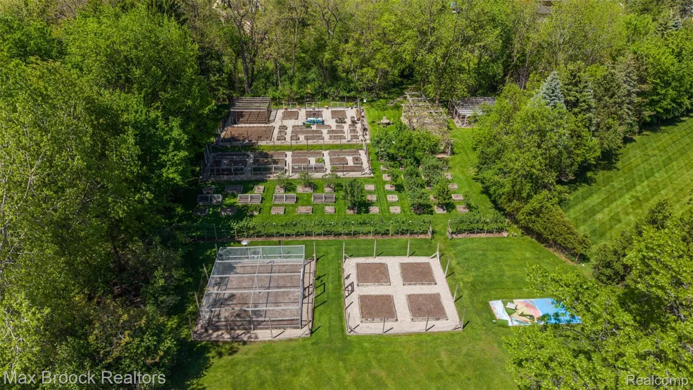 4785 Dow Ridge Road Orchard Lake Village City, MI 48324