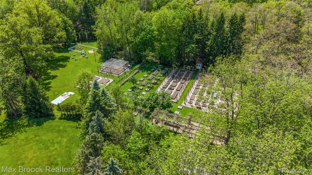 4785 Dow Ridge Road Orchard Lake Village City, MI 48324