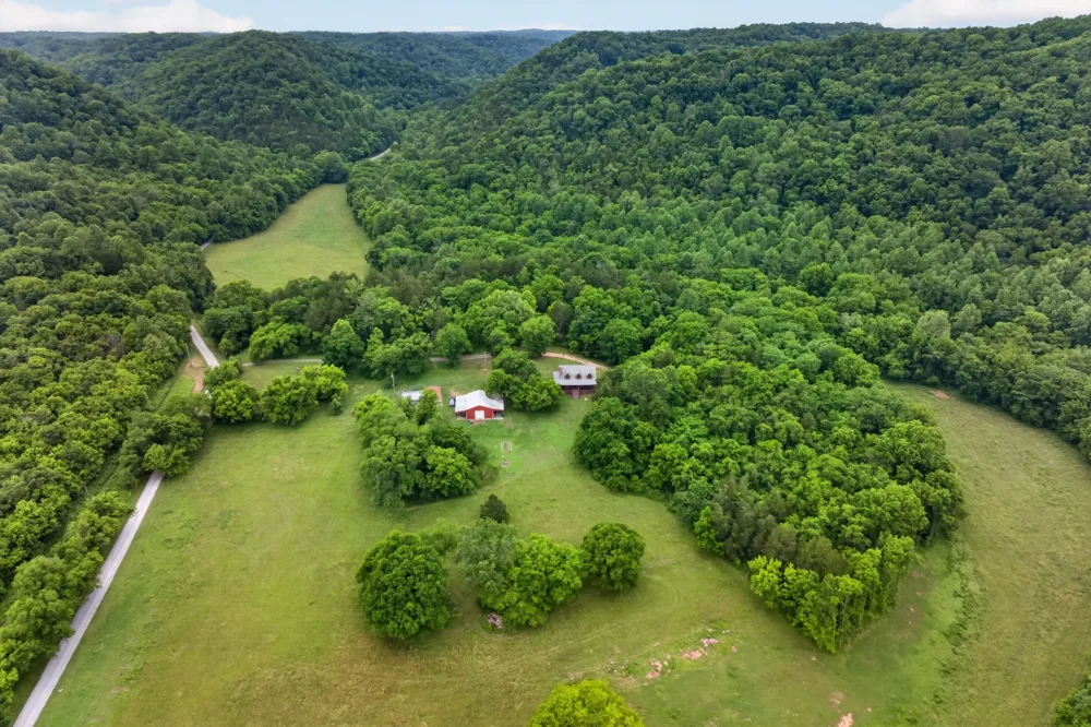 8029 Brimstone Creek Rd Whitleyville, TN 38588