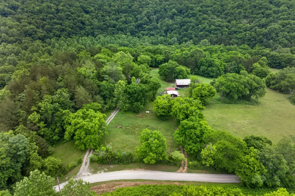 8029 Brimstone Creek Rd Whitleyville, TN 38588
