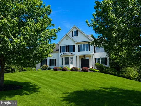 18 STEEPLEVIEW COURT