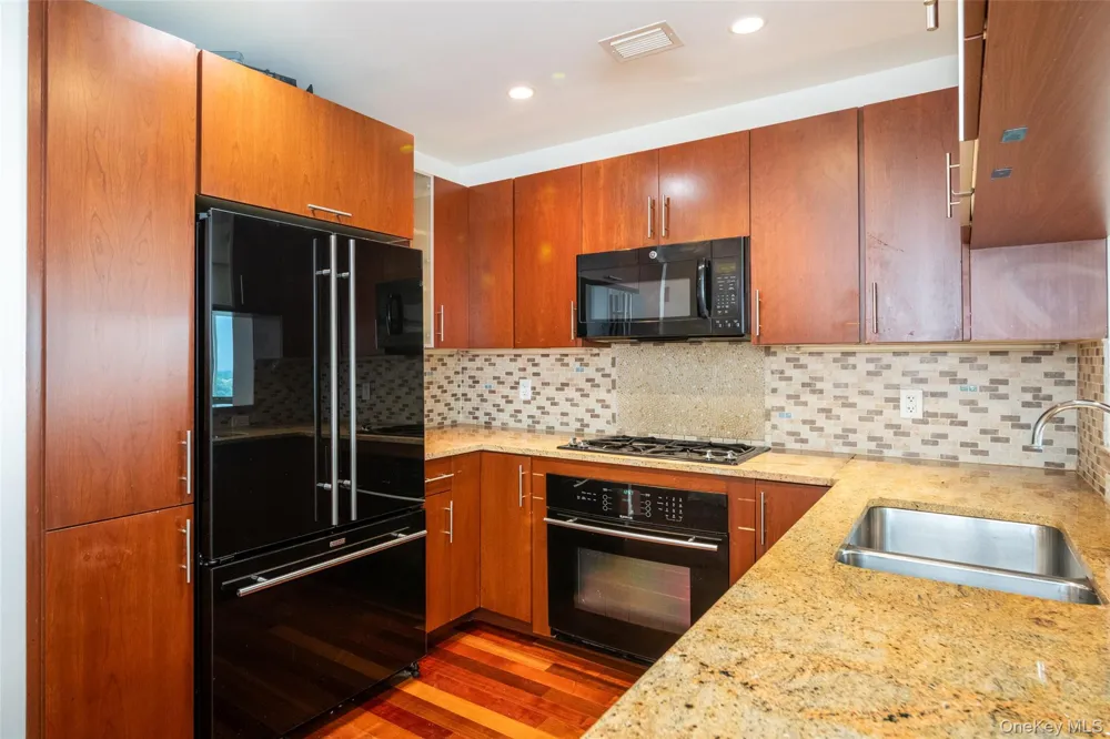 175 Huguenot Street #1607 New Rochelle, NY 10801