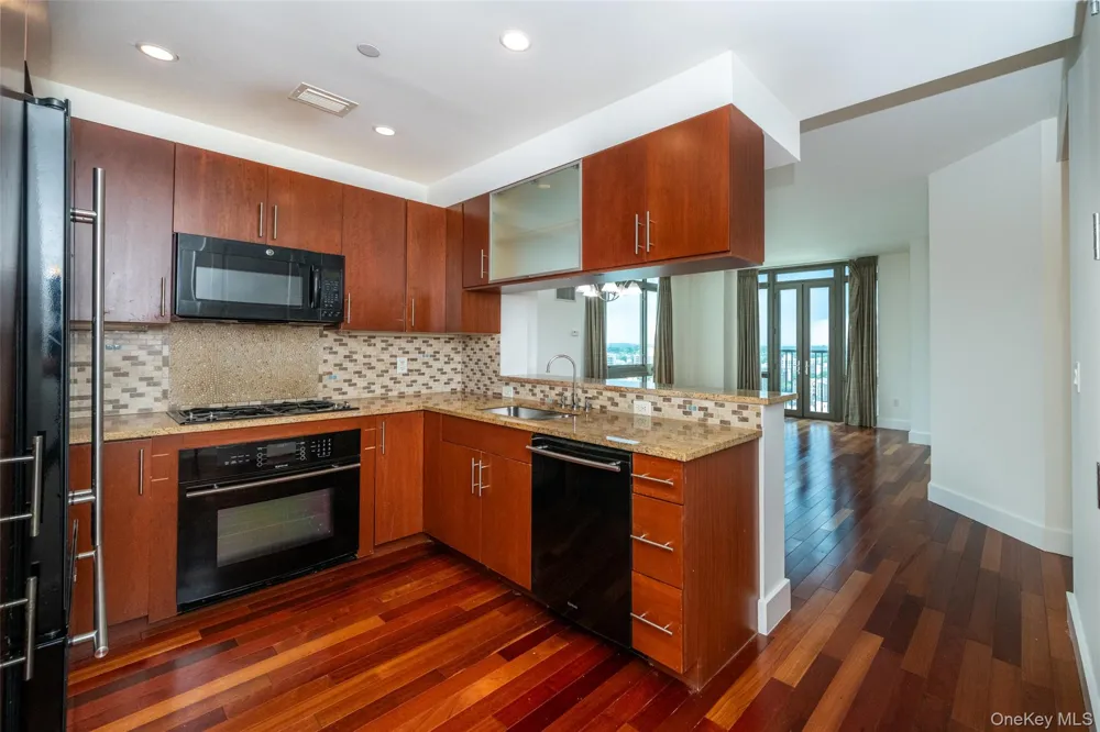 175 Huguenot Street #1607 New Rochelle, NY 10801