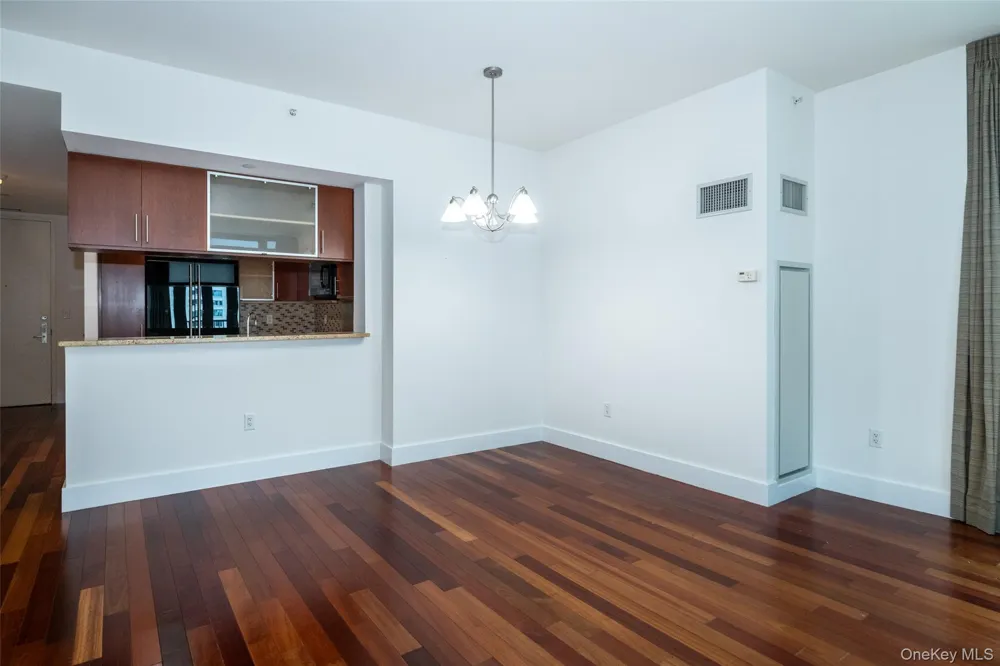 175 Huguenot Street #1607 New Rochelle, NY 10801