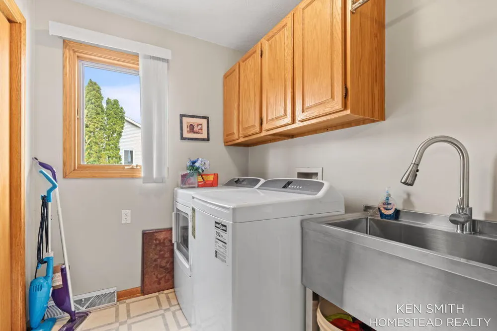 5131 Windybrook Drive SW Grandville, MI 49418