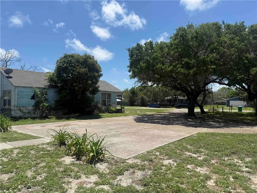 215 S 11th Street Aransas Pass, TX 78336