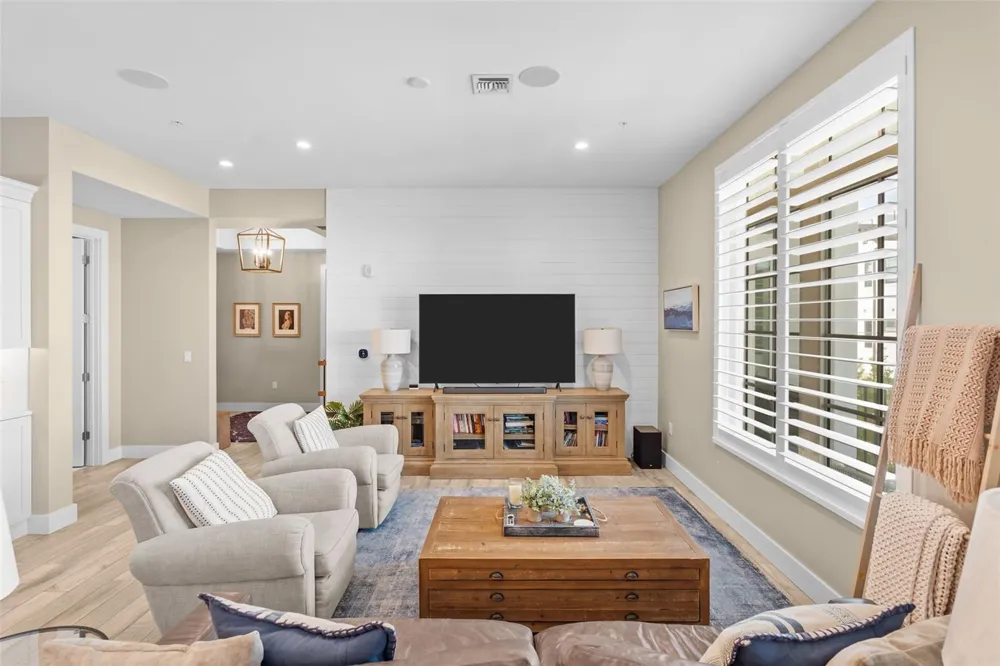 91 DAVIS BOULEVARD #204 Tampa, FL 33606