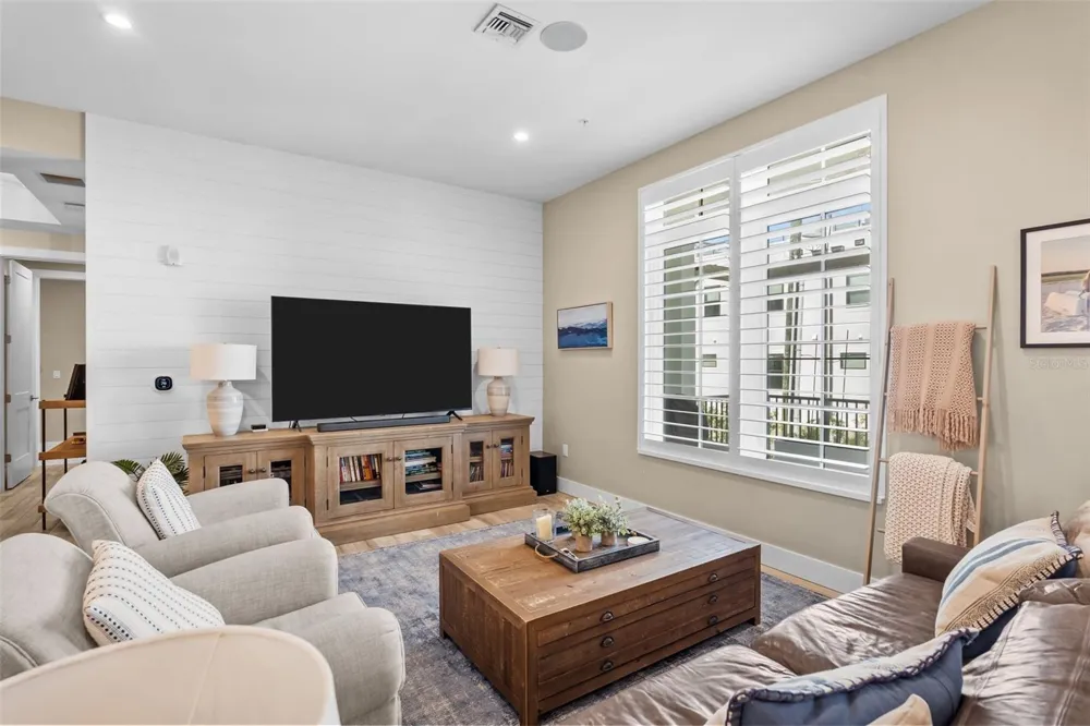 91 DAVIS BOULEVARD #204 Tampa, FL 33606