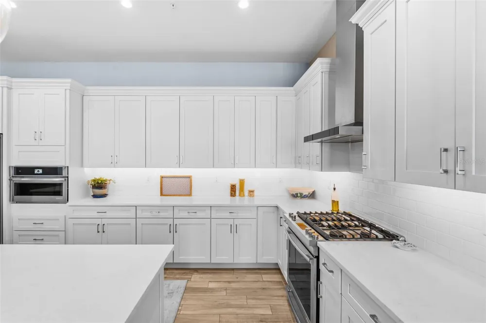 91 DAVIS BOULEVARD #204 Tampa, FL 33606