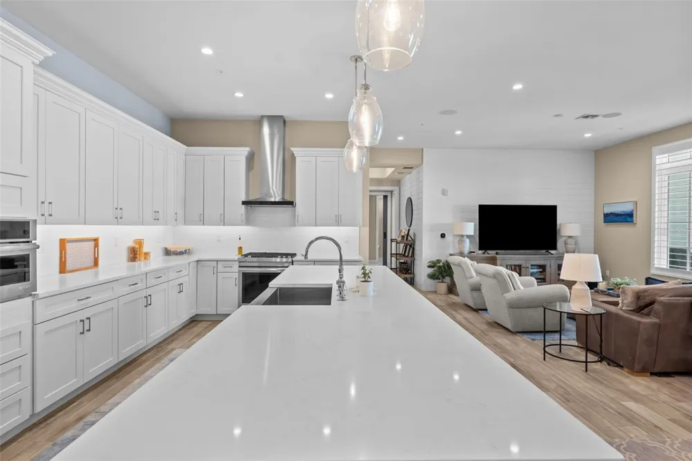 91 DAVIS BOULEVARD #204 Tampa, FL 33606