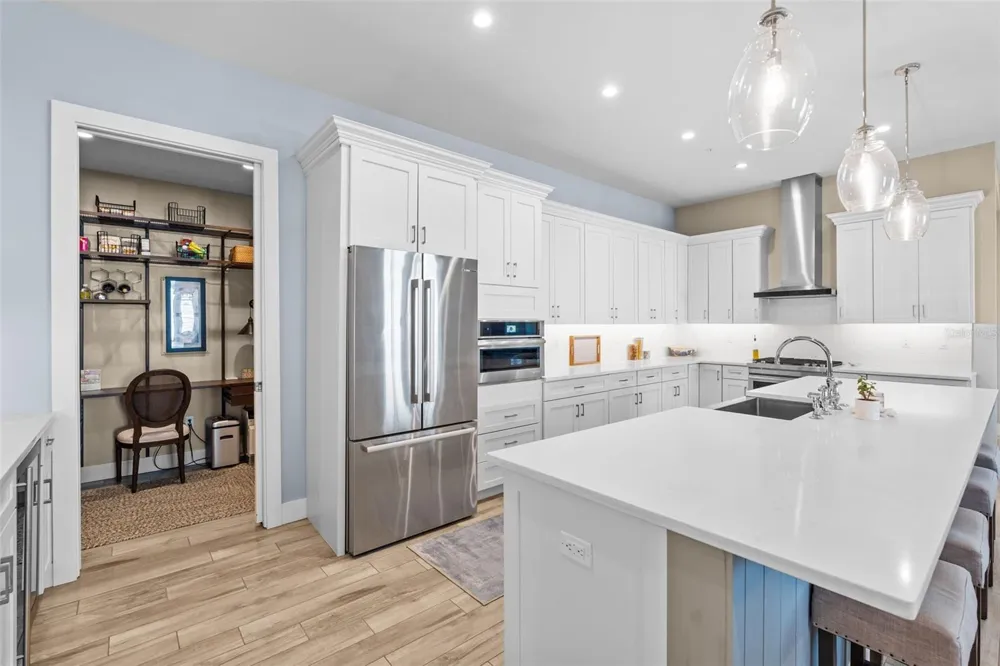 91 DAVIS BOULEVARD #204 Tampa, FL 33606