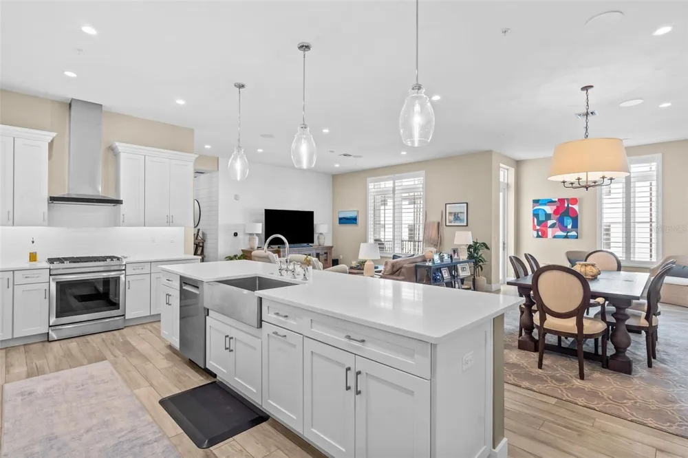91 DAVIS BOULEVARD #204 Tampa, FL 33606