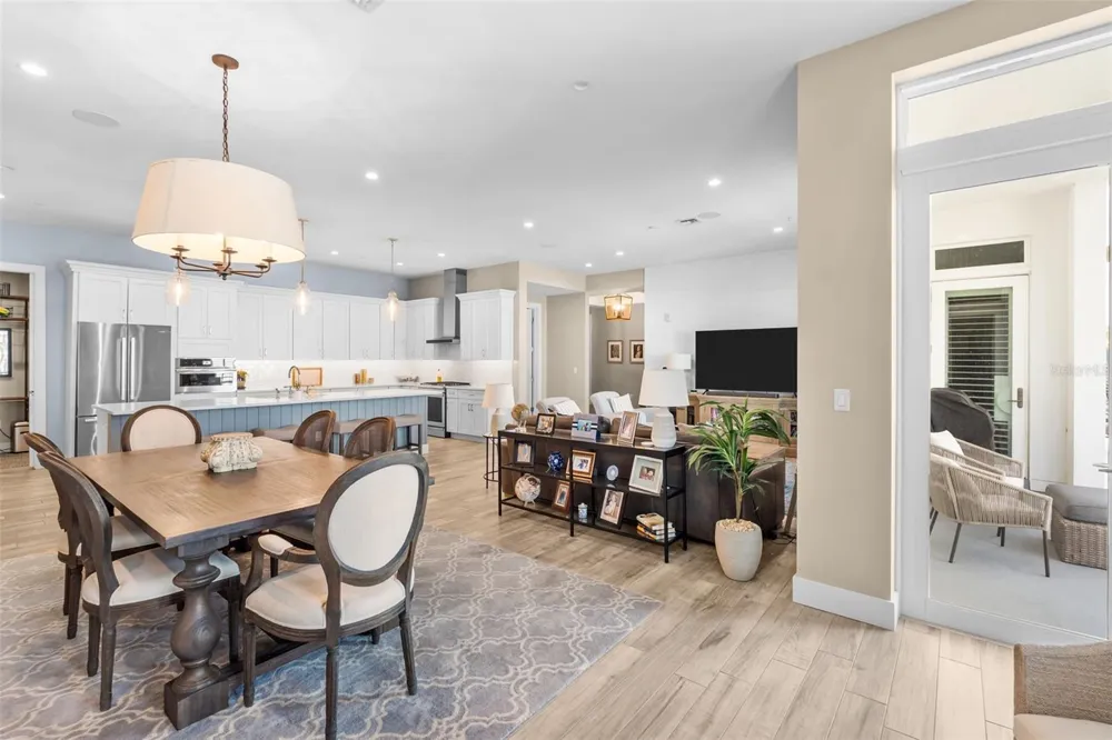 91 DAVIS BOULEVARD #204 Tampa, FL 33606