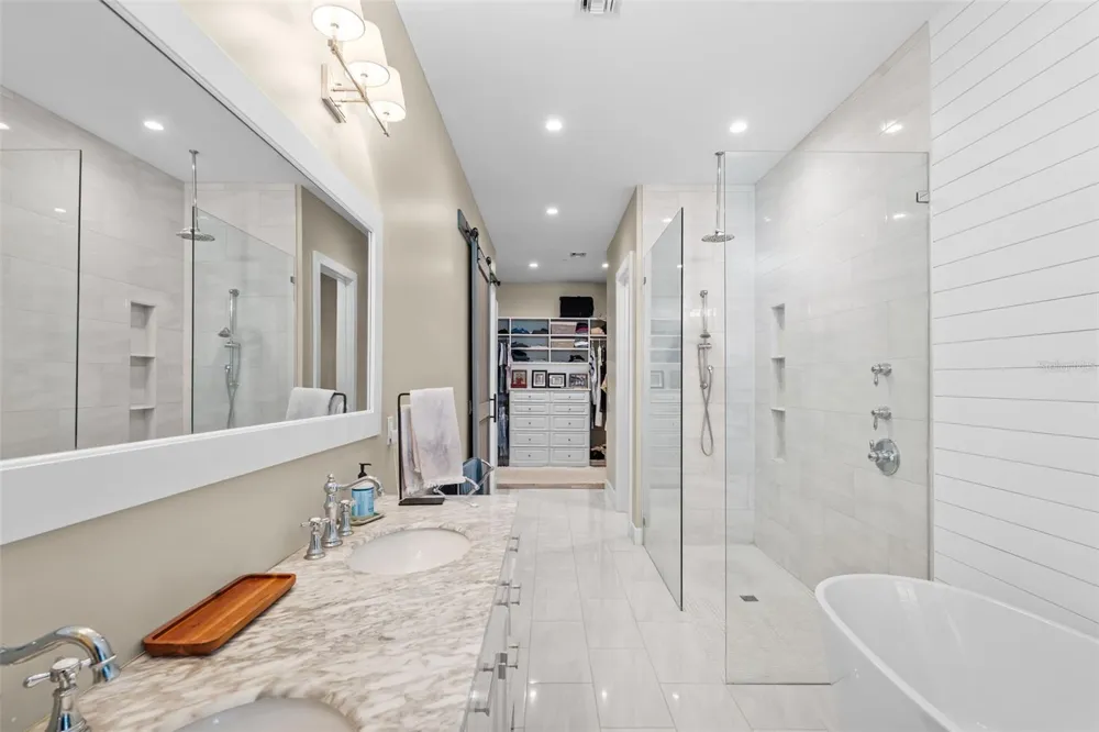 91 DAVIS BOULEVARD #204 Tampa, FL 33606
