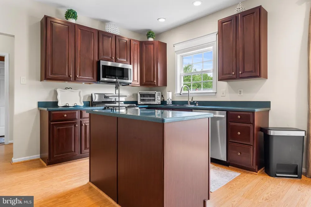 1368 JASPER DRIVE Ambler, PA 19002