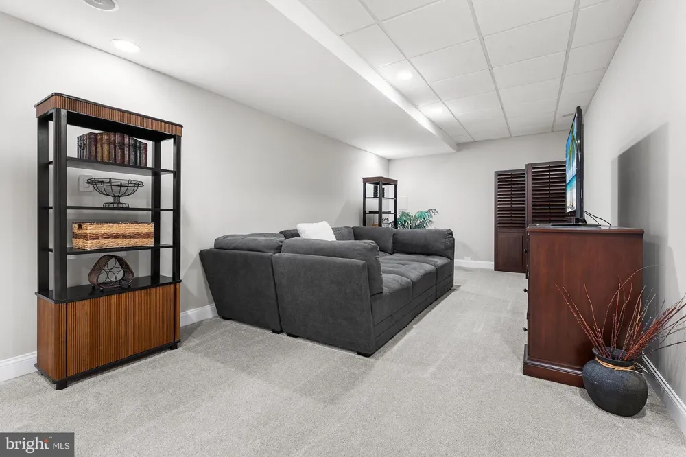1368 JASPER DRIVE Ambler, PA 19002