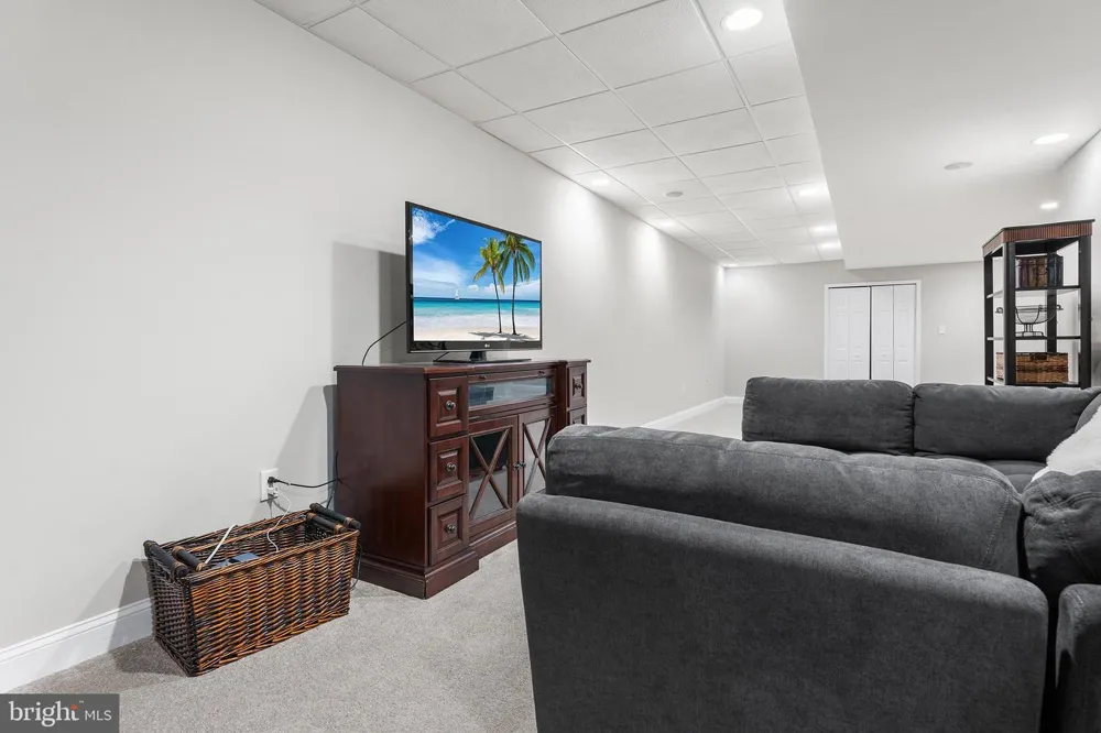 1368 JASPER DRIVE Ambler, PA 19002