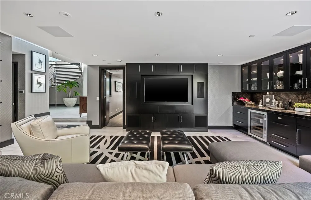 711 Gull Laguna Beach, CA 92651